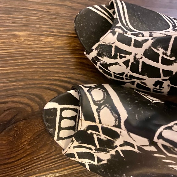 Cape Robbin Black/White Faux Leather Tresa Open Toe Thigh High Boots size 8.5 - Picture 2 of 6